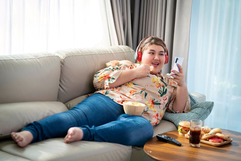 Chế độ ăn uống không lành mạnh là nguyên nhân điển hình gây tình trạng mỡ trong máu cao