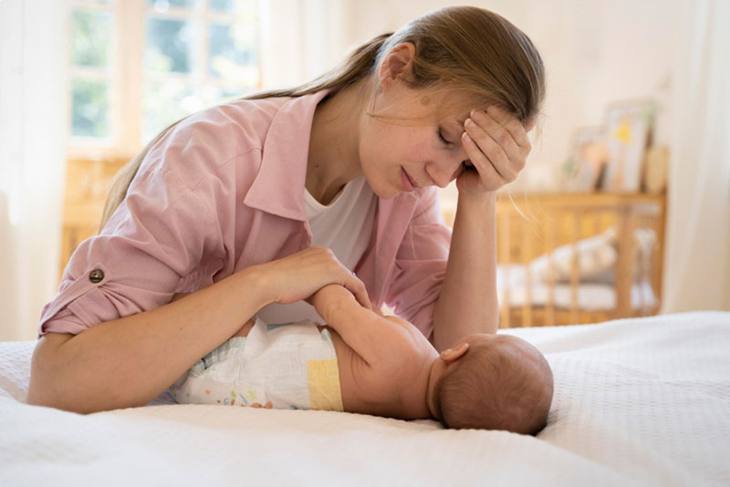 Trẻ bị Rota thường đau bụng, buồn nôn