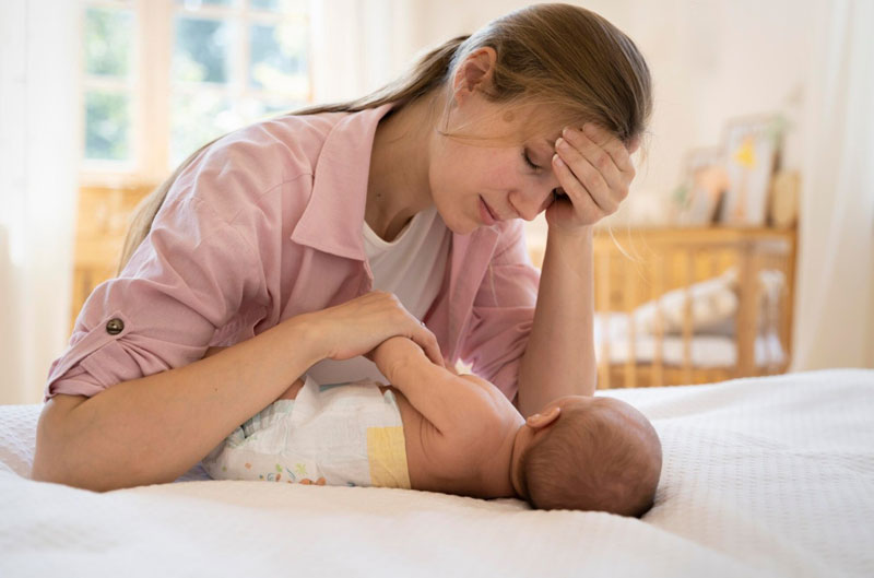 Trẻ sơ sinh bú mẹ bị tiêu chảy có tần suất đi ngoài tăng bất thường