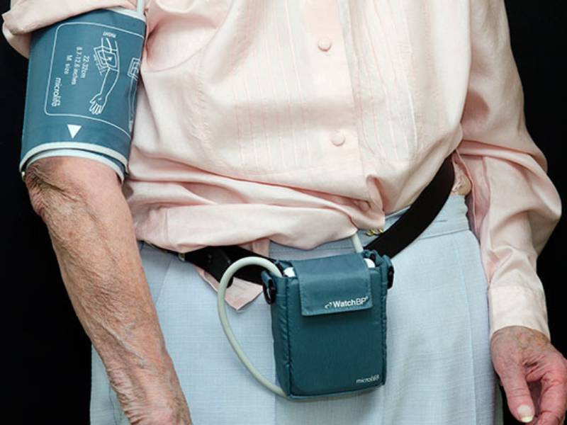 Holter huyết áp là thiết bị y tế giúp theo dõi và ghi lại huyết áp liên tục trong vòng 24 - 48 giờ
