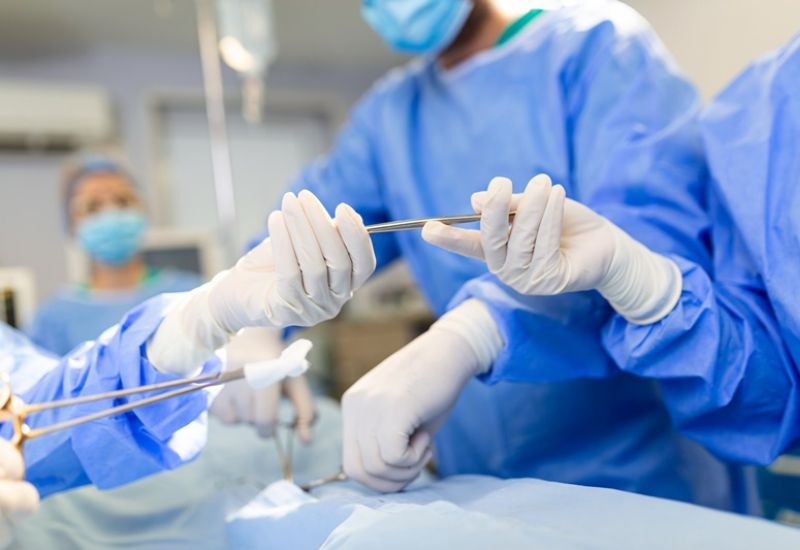 Phẫu thuật có thể được chỉ định để loại bỏ u sợi thần kinh trong một số trường hợp