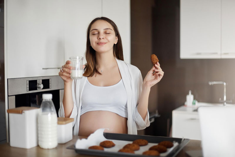 Nội tiết tố thay đổi có thể khiến khẩu vị của mẹ bầu thay đổi 