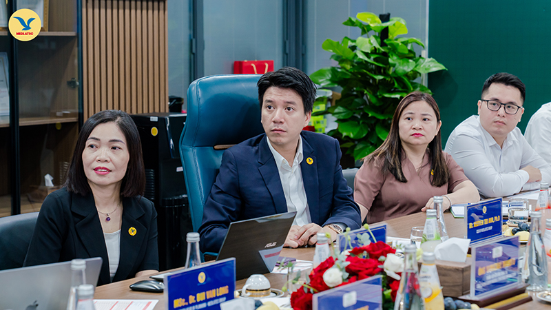 Đội ngũ lãnh đạo của MEDLATEC trong buổi tiếp đoàn, ký kết với Kitahara Group 