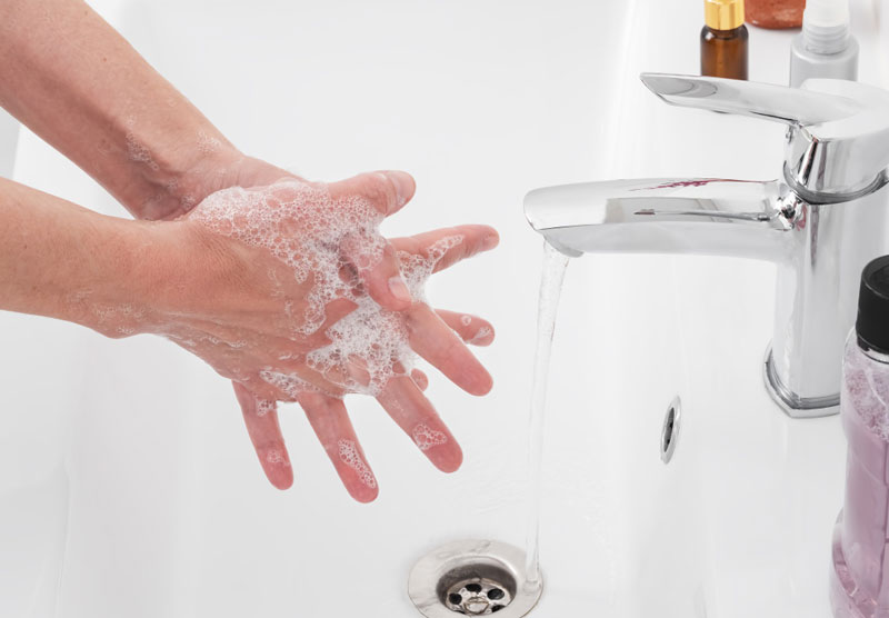 Luôn vệ sinh tay sạch và hạn chế chạm tay vào mắt là cách phòng bệnh hiệu quả
