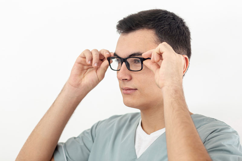 Tình trạng mắt mờ sau khi bị đau mắt đỏ thường không gây nguy hiểm nếu bạn chủ động điều trị