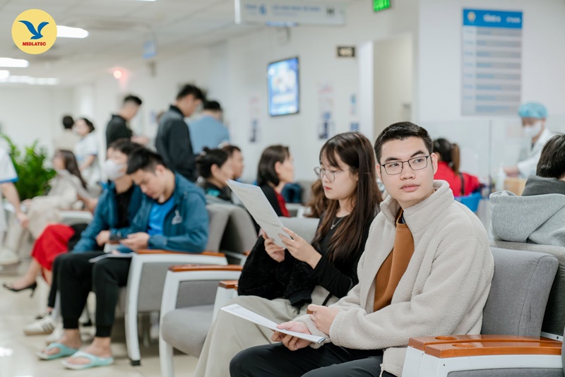 Bạn nên thăm khám định kỳ để nhận biết sớm các vấn đề sức khỏe bất thường 