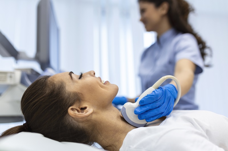 Trường hợp nghi ngờ, có thể cần siêu âm hạch cổ hoặc chụp CTscan để loại trừ biến chứng.