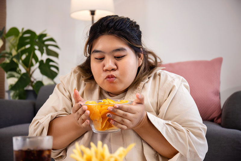 Người bị đa nang dễ tăng cân một phần là do rối loạn chuyển hóa