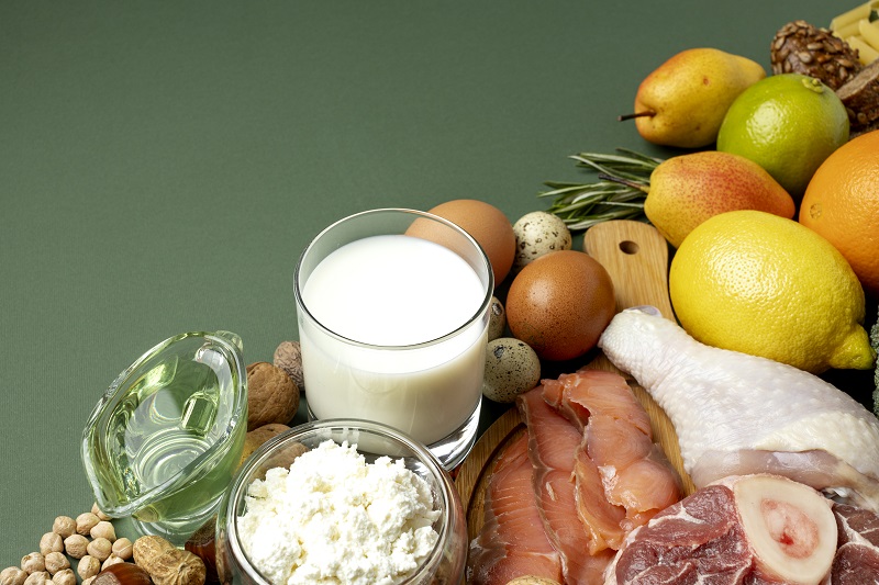 Thực phẩm giàu canxi và protein chất lượng cao cần thiết với người bị loãng xương