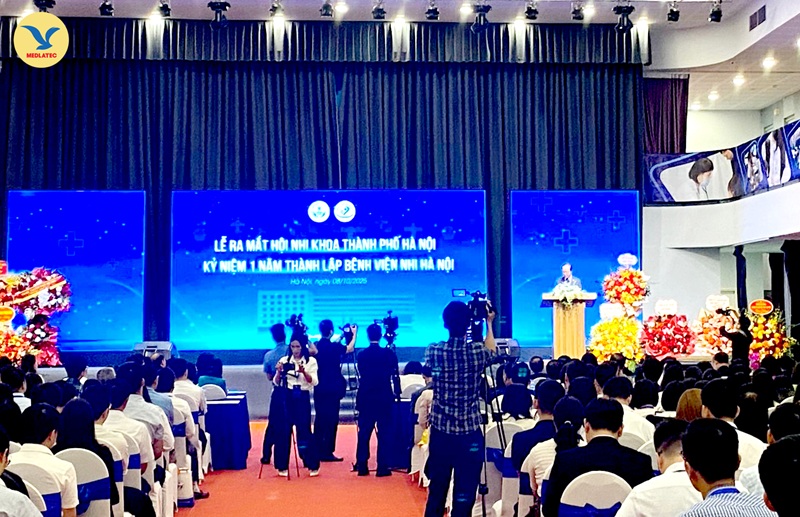 Hội nghị Nhi khoa Hà Nội lần thứ I quy tụ khoảng 500 chuyên gia, bác sĩ, nhà nghiên cứu hàng đầu trong lĩnh vực Nhi khoa đến từ trong và ngoài nước 