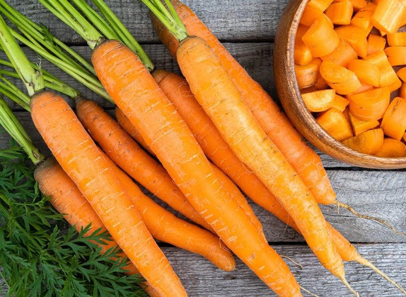 Cà rốt là loại rau củ giúp môi lên màu đều hơn sau khi xăm 