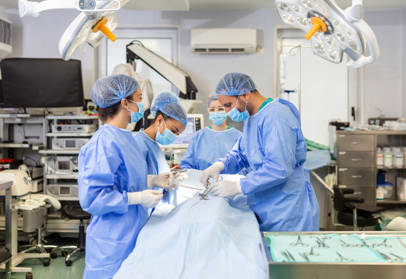 Đội ngũ bác sĩ và trang thiết bị là yếu tố quan trọng để đánh giá một bệnh viện u bướu chất lượng