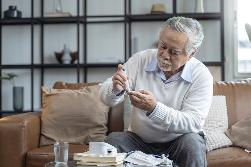 Bệnh nhân tiểu đường nên thường xuyên theo dõi đường huyết