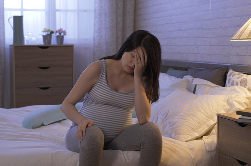 Mẹ bầu mất ngủ 3 tháng cuối thai kỳ ảnh hưởng đến sức khỏe của cả mẹ và thai nhi 