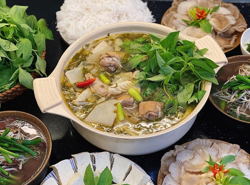 Lẩu gà lá é giúp kích thích vị giác của mẹ bầu