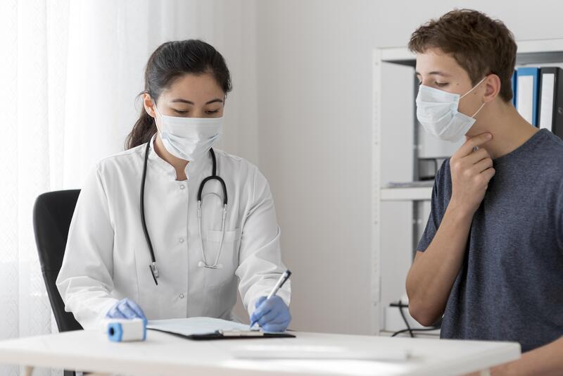Bạn nên đến thăm khám bác sĩ nếu mất tiếng kéo dài hơn 2 tuần 