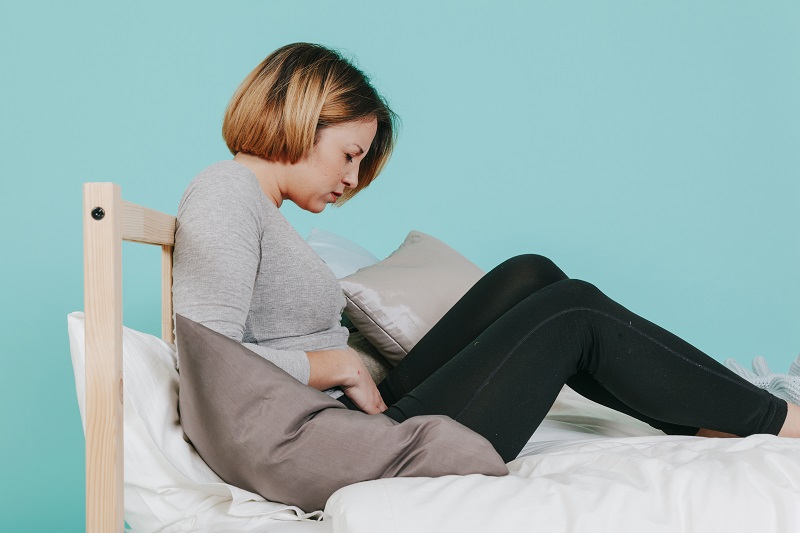 Người bệnh đau nhẹ ở bụng dưới sau mổ u nang buồng trứng