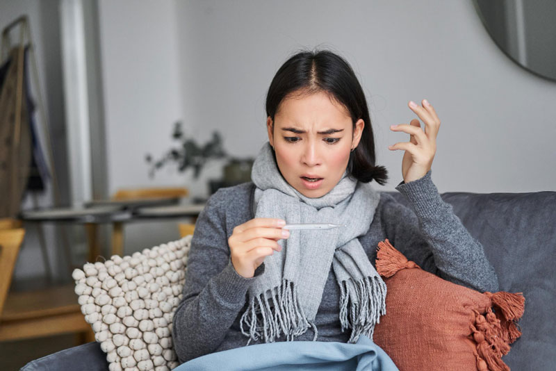 Nếu bị đau họng trên 3 ngày kèm theo tình trạng sốt cao, mọi người nên đi khám