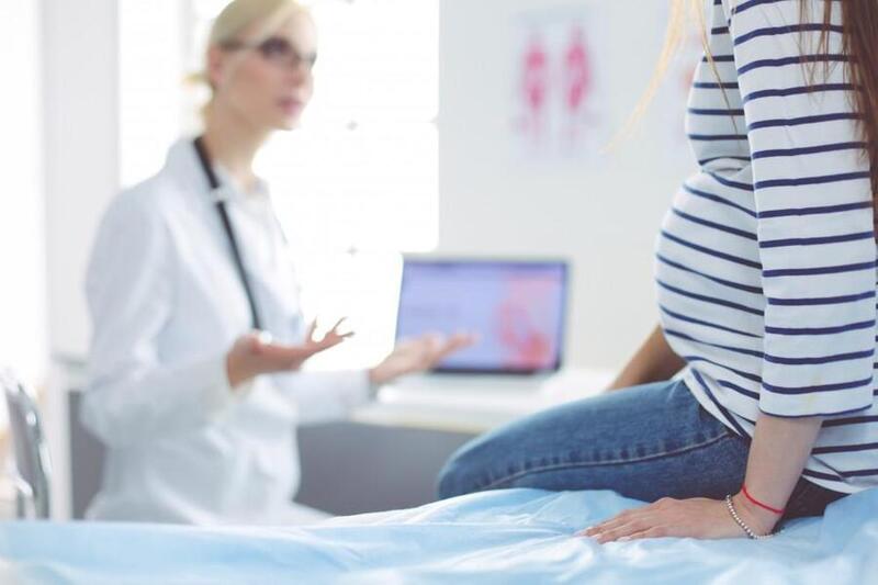 Mẹ cần đến thăm khám bác sĩ ngay khi có các dấu hiệu bất thường
