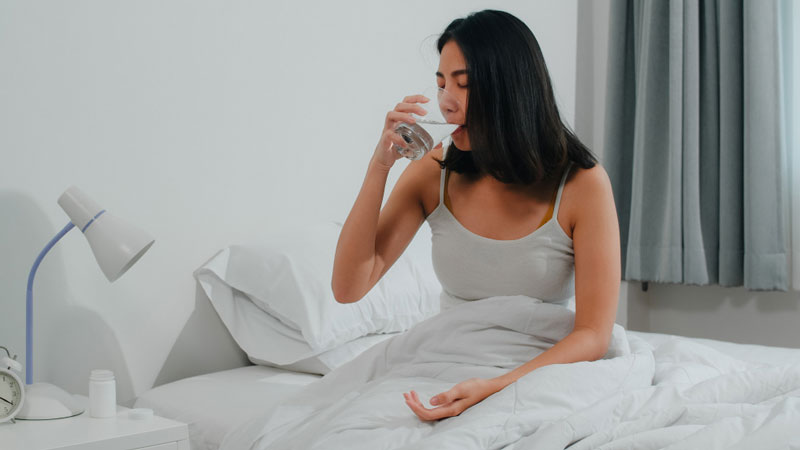 Cách điều trị sốt xuất huyết tại nhà người bệnh cần nắm là tích cực bổ sung nước, điện giải