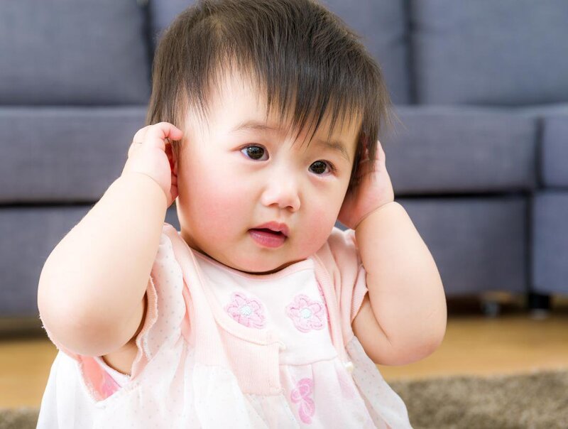 Viêm tai giữa ở trẻ em gây khó chịu