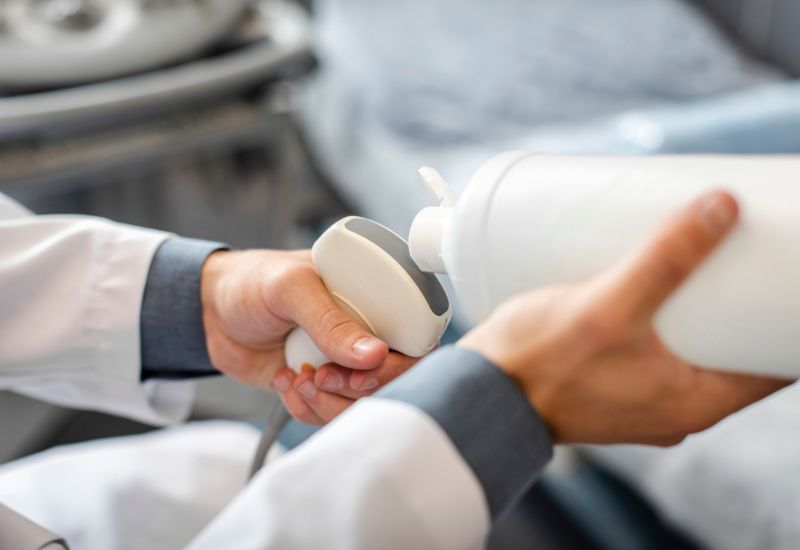 Siêu âm vú là phương pháp chẩn đoán hình ảnh giúp quan sát cấu trúc mô bên trong tuyến vú