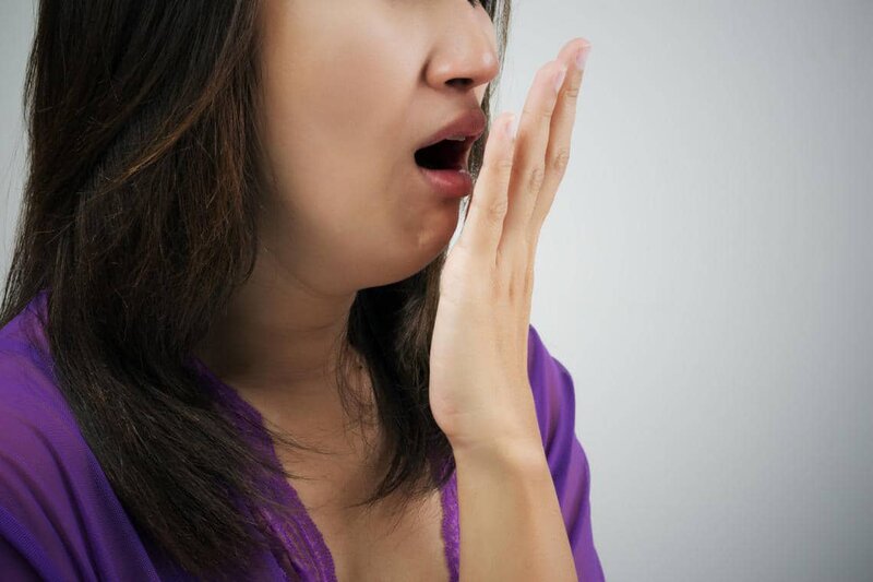 Cách chữa trị hôi miệng từ bên trong khoang miệng?
