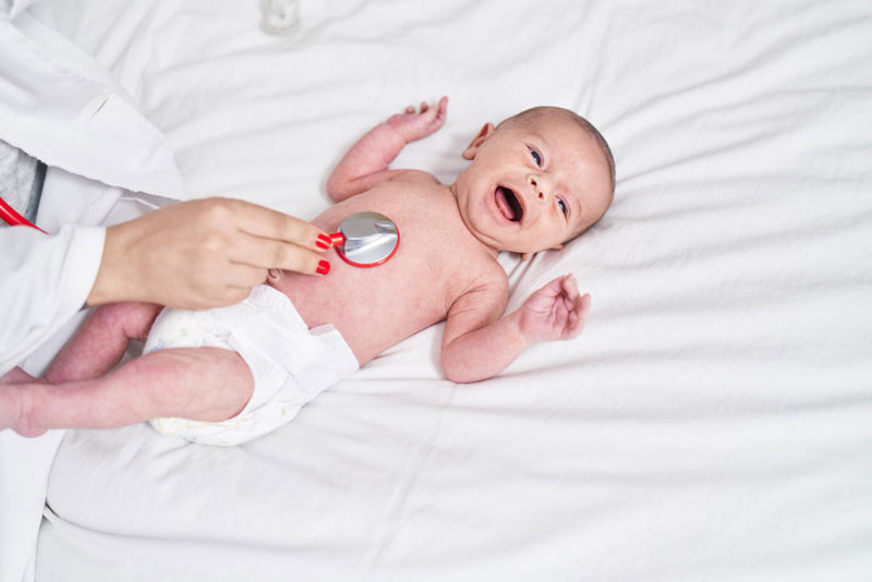 Sự xâm nhập của vi khuẩn, virus gây nhiễm khuẩn đường hô hấp dưới gây ho ở trẻ sơ sinh 