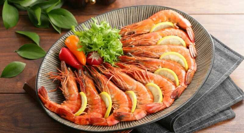 Người bị gãy xương hoàn toàn có thể ăn tôm