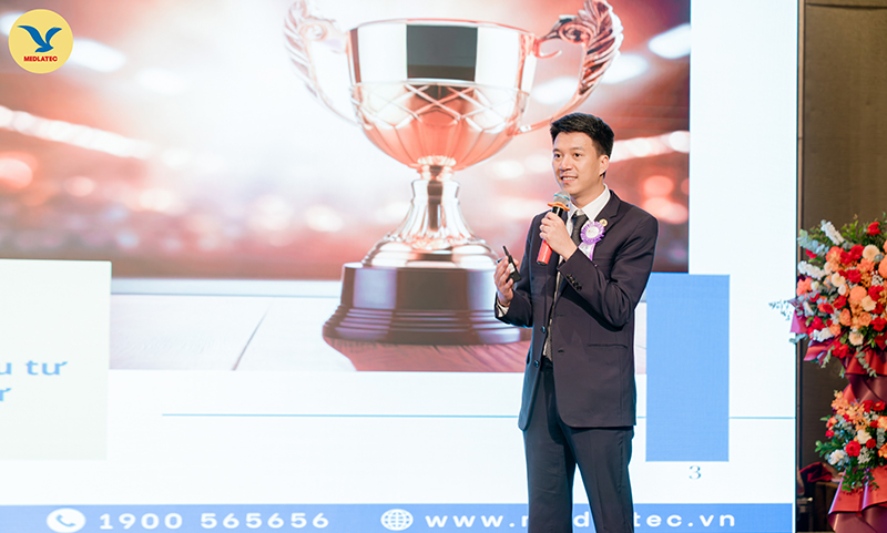 TS. Nguyễn Trí Anh – TGĐ Tập đoàn MEDLATEC GROUP trình bày báo cáo tại buổi lễ 