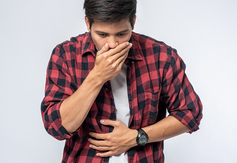 Bị ợ nóng, buồn nôn do trào ngược dạ dày