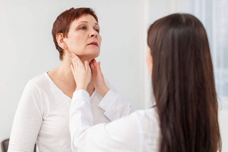 U mỡ không gây đau, chủ yếu xuất hiện tại vùng cổ và vai