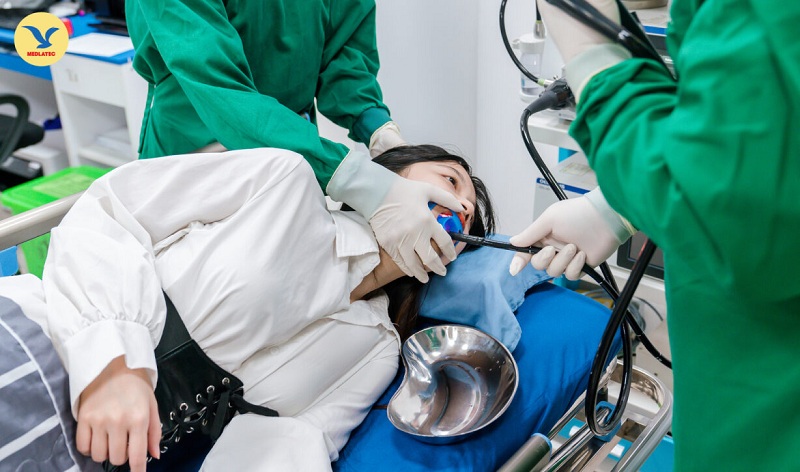 Nội soi giúp phát hiện khối u bất thường tại vùng thực quản