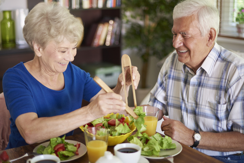 Duy trì chế độ ăn lành mạnh giúp bảo vệ tế bào thần kinh và giảm nguy cơ mắc Alzheimer