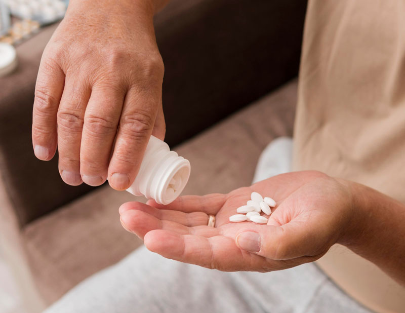 Sau khi cắt bỏ tuyến giáp, bệnh nhân cần duy trì dùng hormone thay thế mỗi ngày