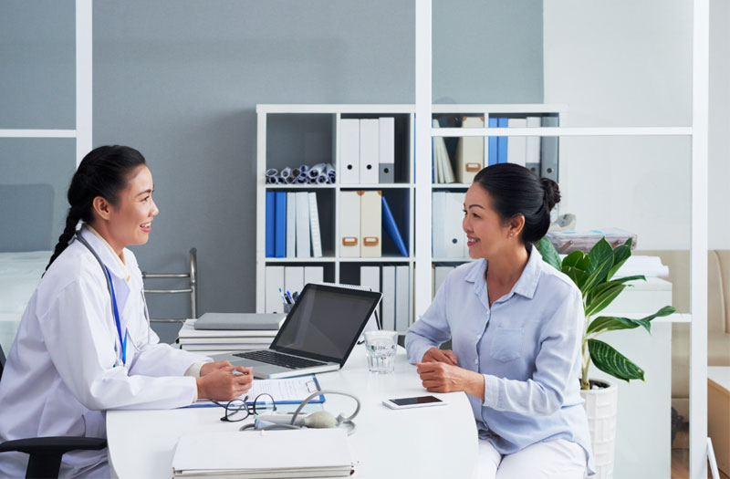 Khi nhận thấy khối u vú bất thường, chị em không nên chủ quan mà hãy đi khám