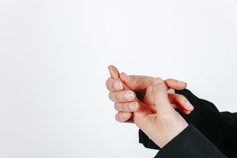 Người bị hội chứng ống cổ tay thường cảm thấy tê hoặc ngứa ran ở ngón tay