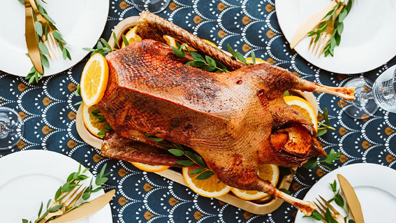 Lá nguyệt quế là nguyên liệu không thể thiếu trong món ngỗng nướng