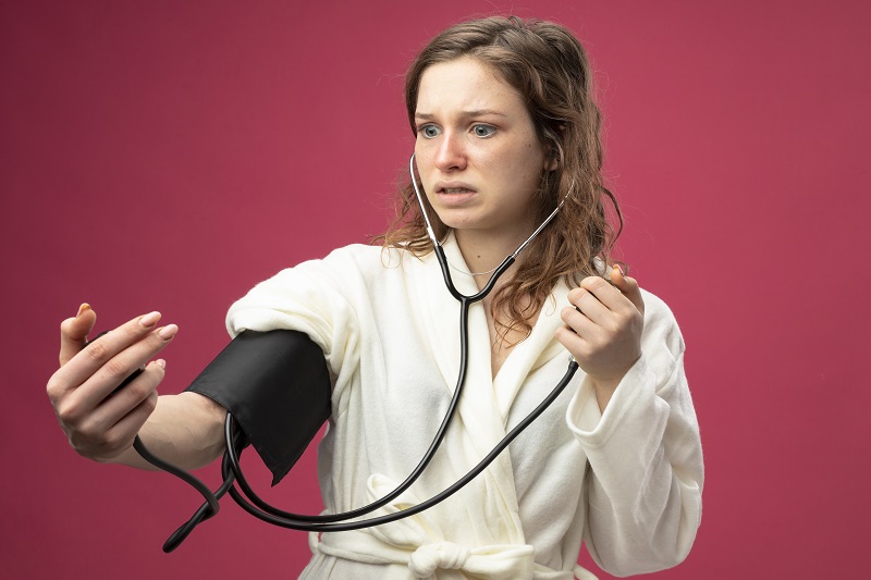 Do triệu chứng tiến triển âm thầm nên người bệnh khó phát hiện ra mình bị tăng huyết áp vô căn