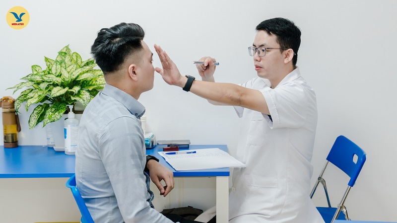 Đội ngũ bác sĩ có chuyên môn sâu, y đức tận tâm thăm khám, tư vấn