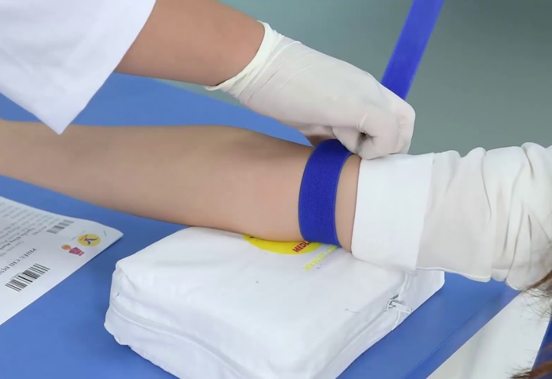 Trước khi tiến hành ghép thận, bệnh nhân và người hiến cần trải qua hàng loạt xét nghiệm