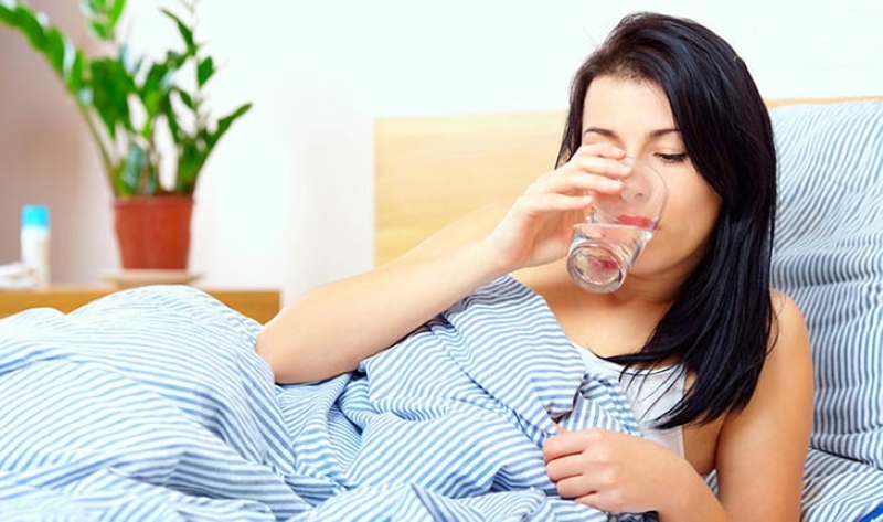 Chị em phụ nữ nên uống đủ nước trong chu kỳ kinh nguyệt 