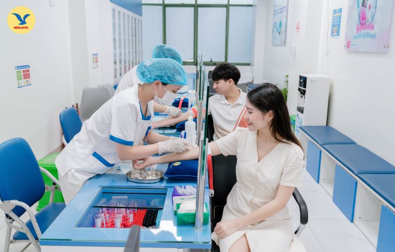 Chị em cần tiến hành thăm khám kịp thời khi xuất hiện các dấu hiệu bất thường