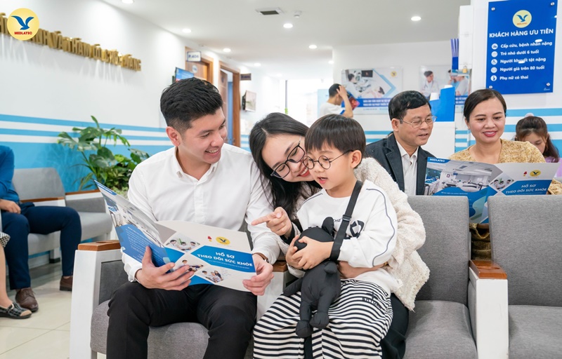 Cha mẹ nên đưa con đi khám tại cơ sở y tế uy tín khi con có biểu hiện bất thường