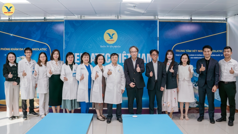 Ảnh chụp lưu niệm kết thúc buổi làm việc 