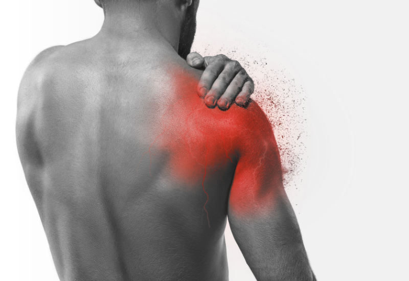 Đau nhức tại khớp vai là triệu chứng điển hình của viêm khớp vai