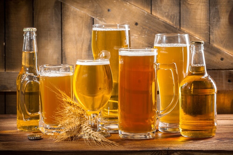 Sau khi tiêm, bạn nên tránh uống bia rượu