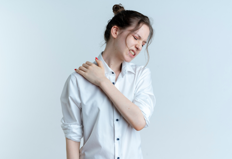 Người bệnh thường cảm thấy đau âm ỉ hoặc đau nhức ở vùng xương có khối u