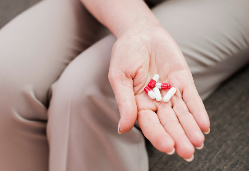 Dùng thuốc điều trị u nang buồng trứng có thể giúp cân bằng hormone, làm giảm kích thước u nang