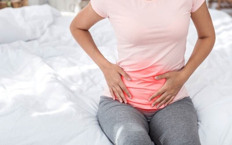 Viêm bàng quang kéo dài có thể dẫn đến biến chứng như viêm thận - bể thận. Ảnh minh họa